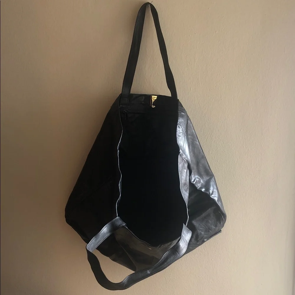 Elegant Black Leather Tote Bag - Picture 2 of 2